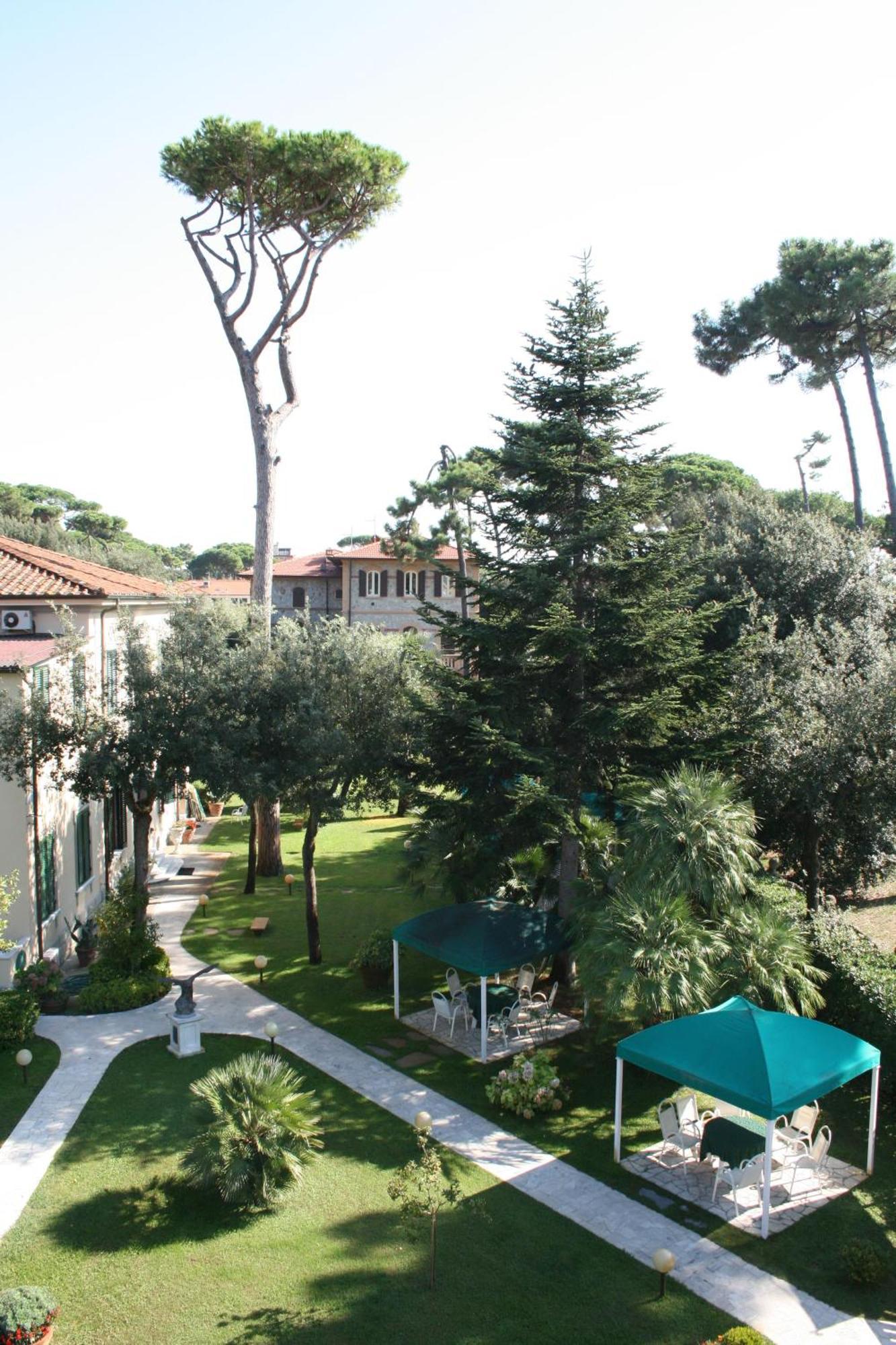 Hotel Verdemare Марина-ди-Пьетрасанта Экстерьер фото