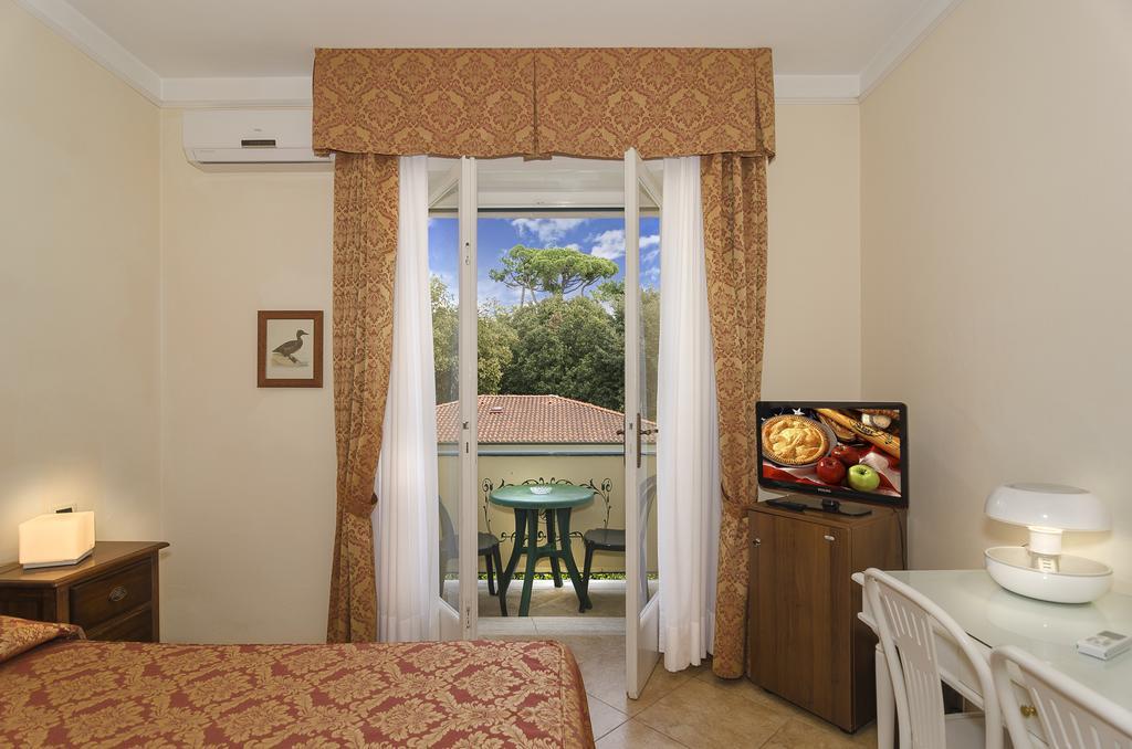 Hotel Verdemare Марина-ди-Пьетрасанта Экстерьер фото