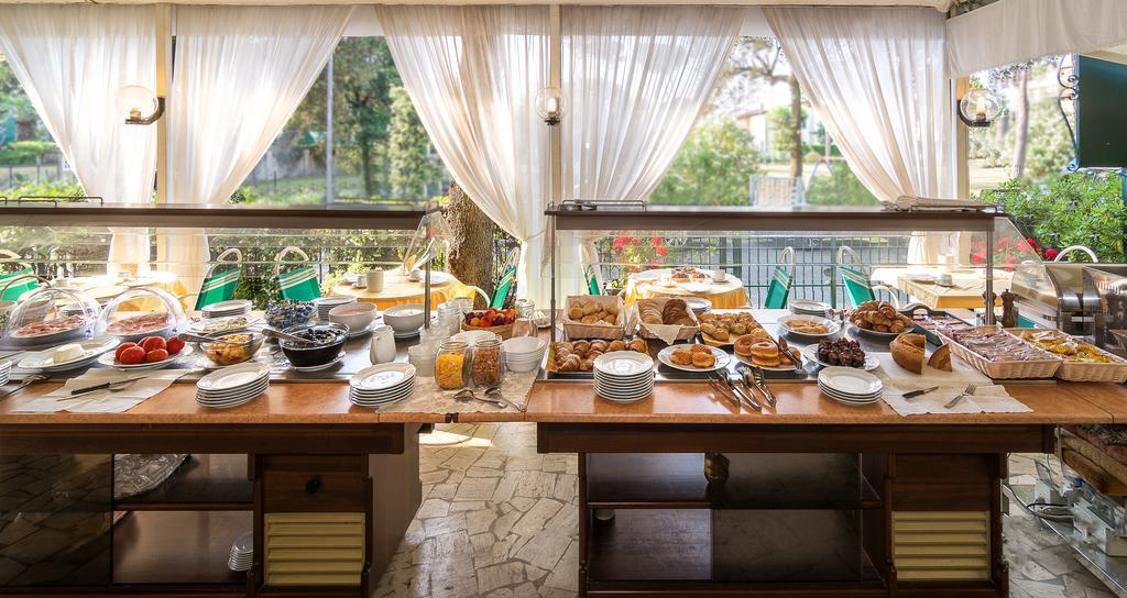 Hotel Verdemare Марина-ди-Пьетрасанта Экстерьер фото