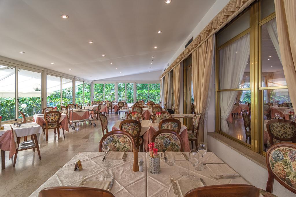 Hotel Verdemare Марина-ди-Пьетрасанта Экстерьер фото