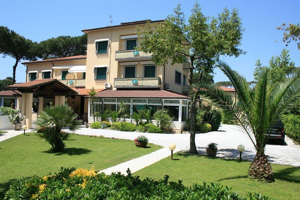 Hotel Verdemare Марина-ди-Пьетрасанта Экстерьер фото