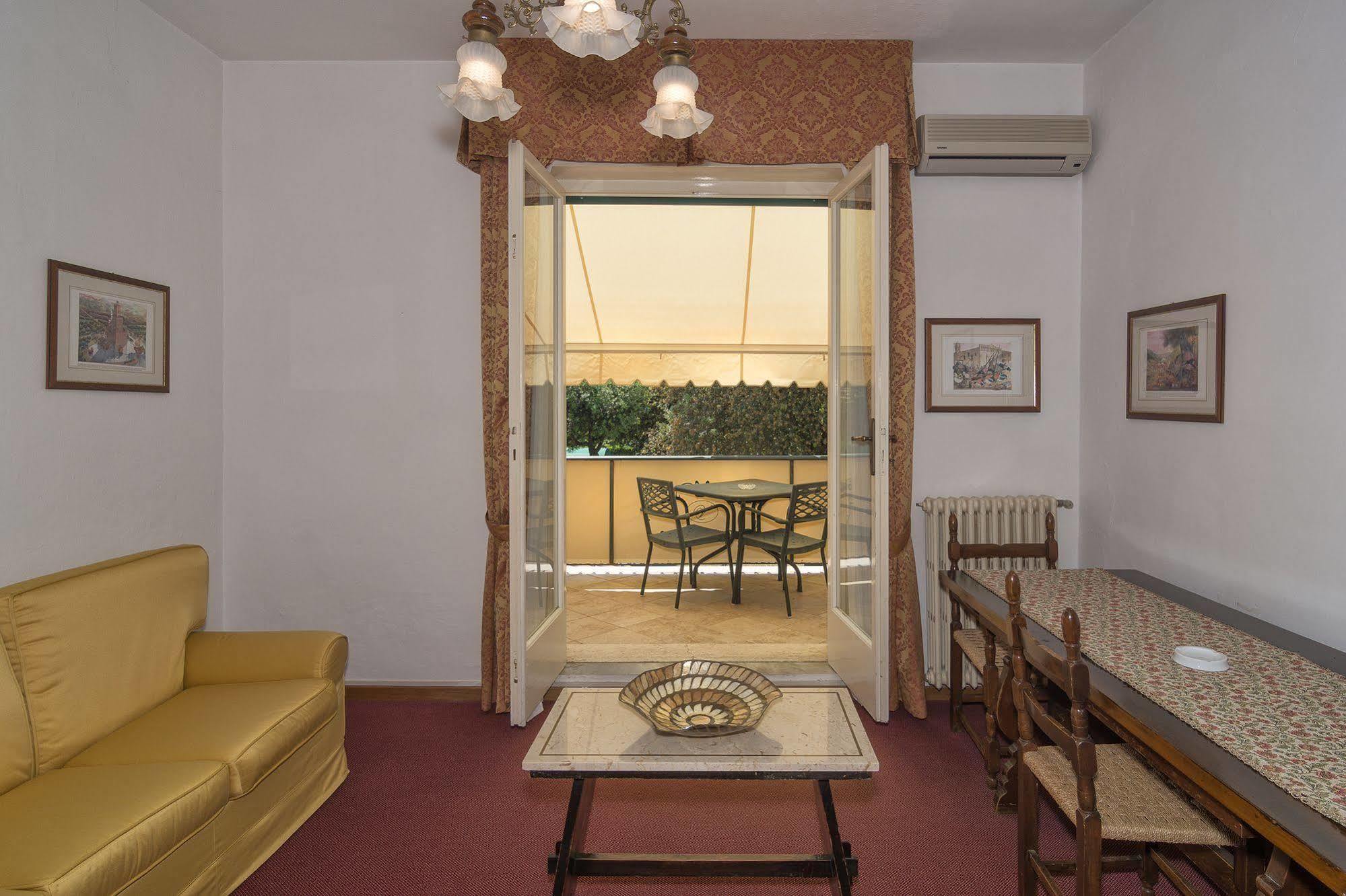 Hotel Verdemare Марина-ди-Пьетрасанта Экстерьер фото