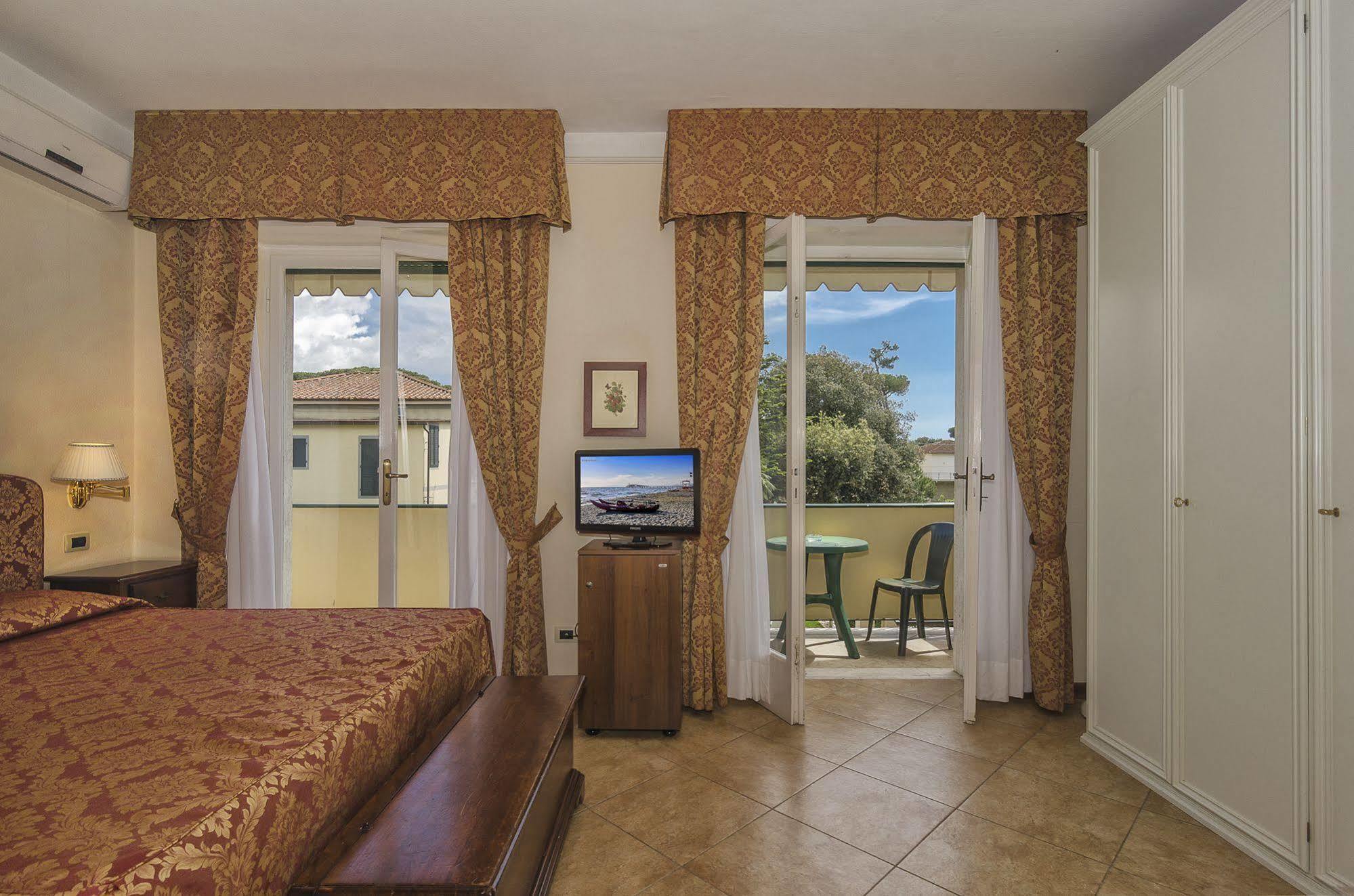 Hotel Verdemare Марина-ди-Пьетрасанта Экстерьер фото