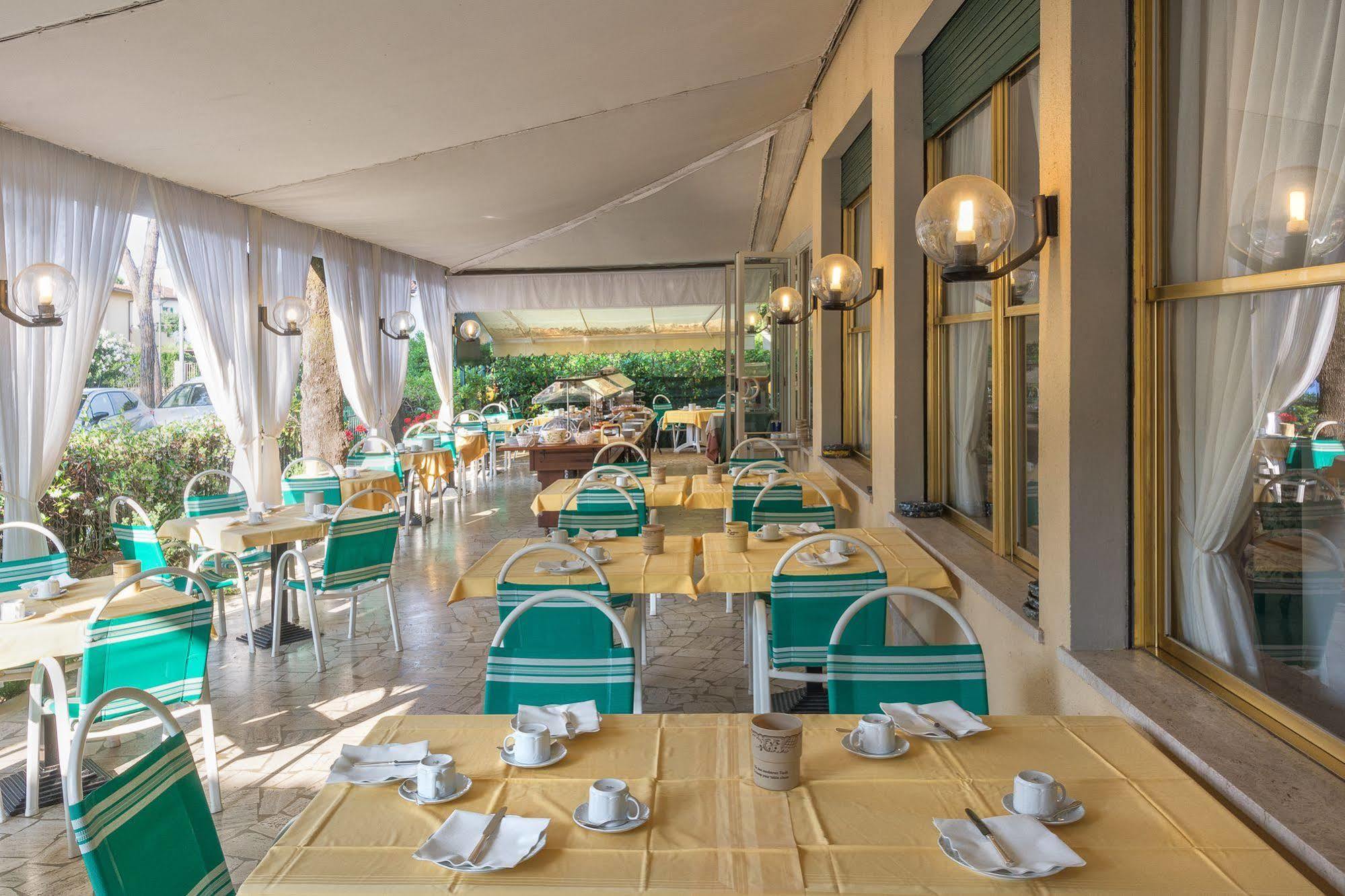 Hotel Verdemare Марина-ди-Пьетрасанта Экстерьер фото