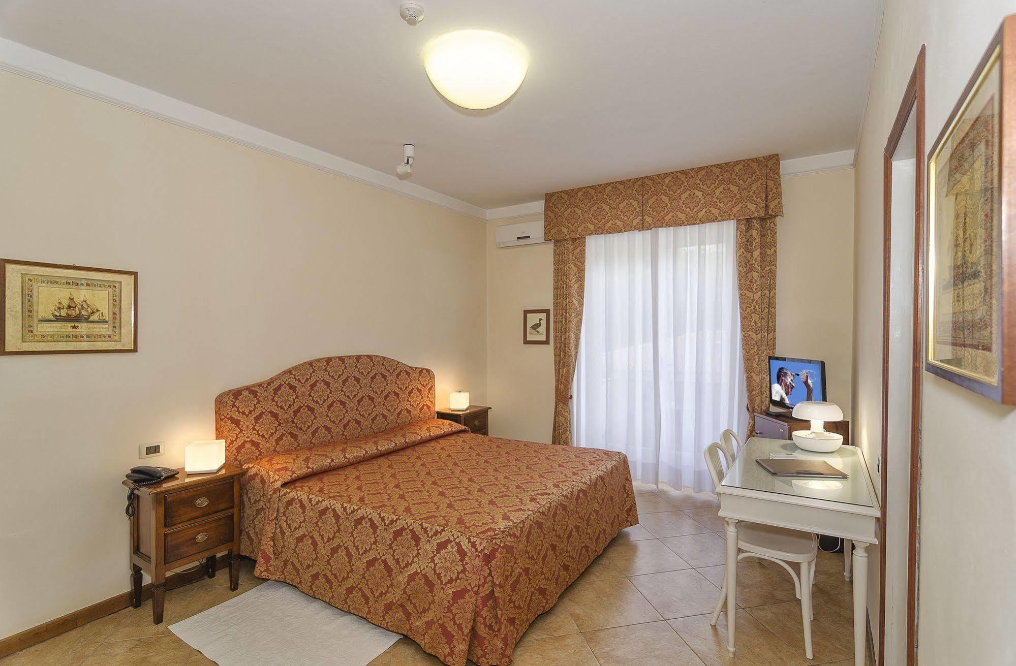 Hotel Verdemare Марина-ди-Пьетрасанта Экстерьер фото